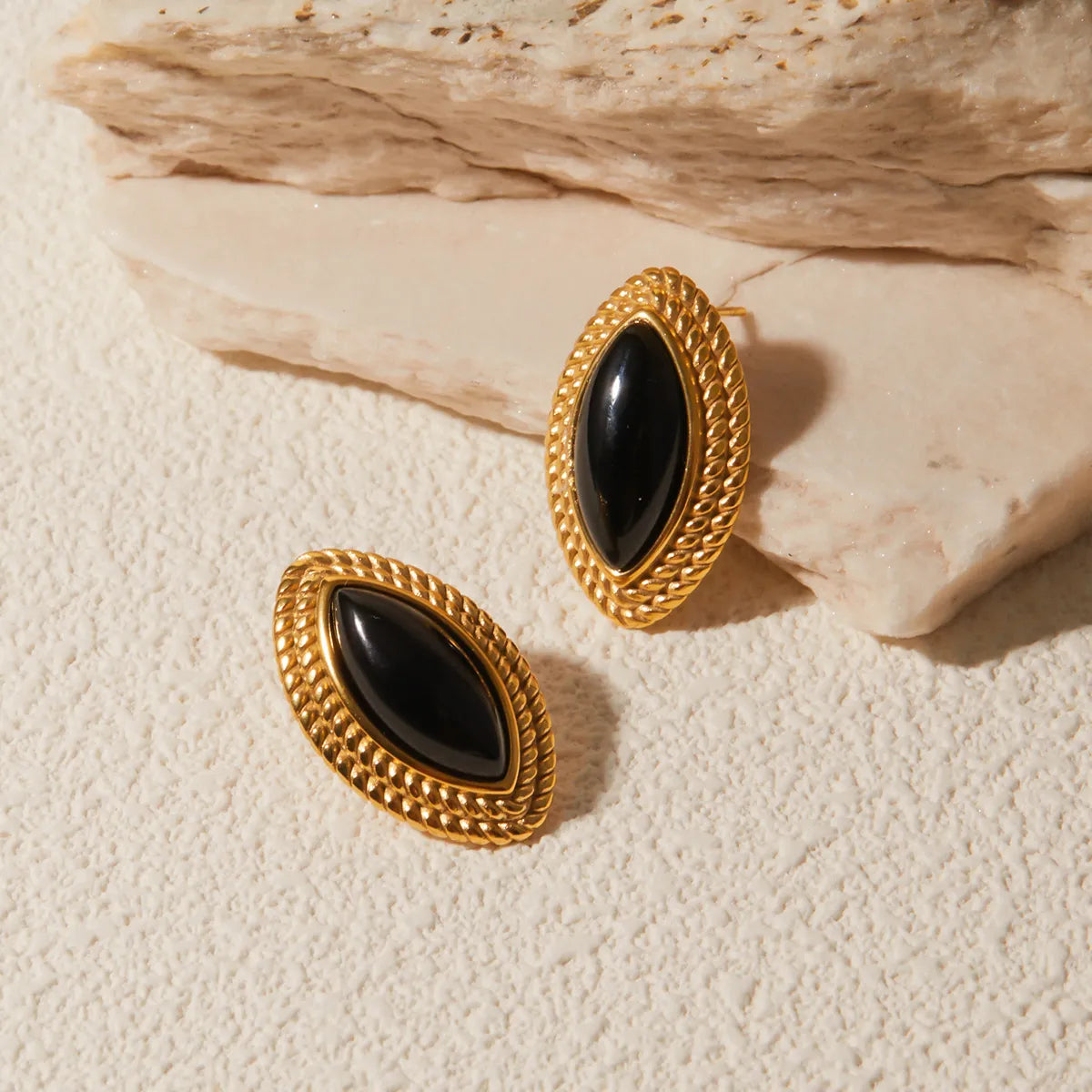 Lennox Stud Earrings - Black