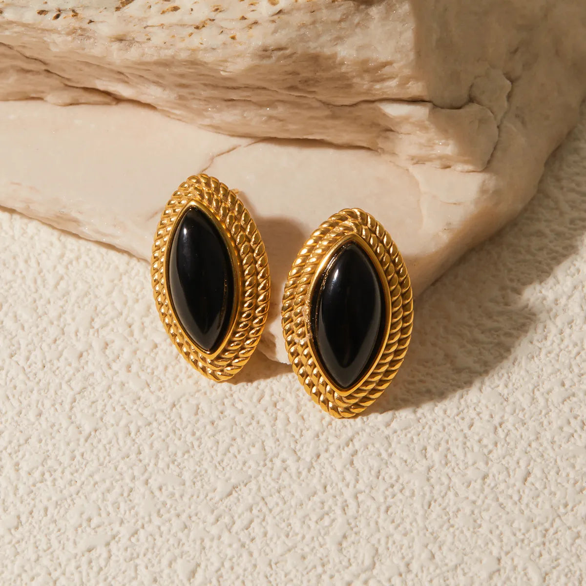 Lennox Stud Earrings - Black