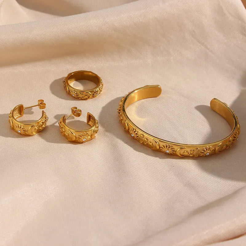 Stella || Gold Hoops