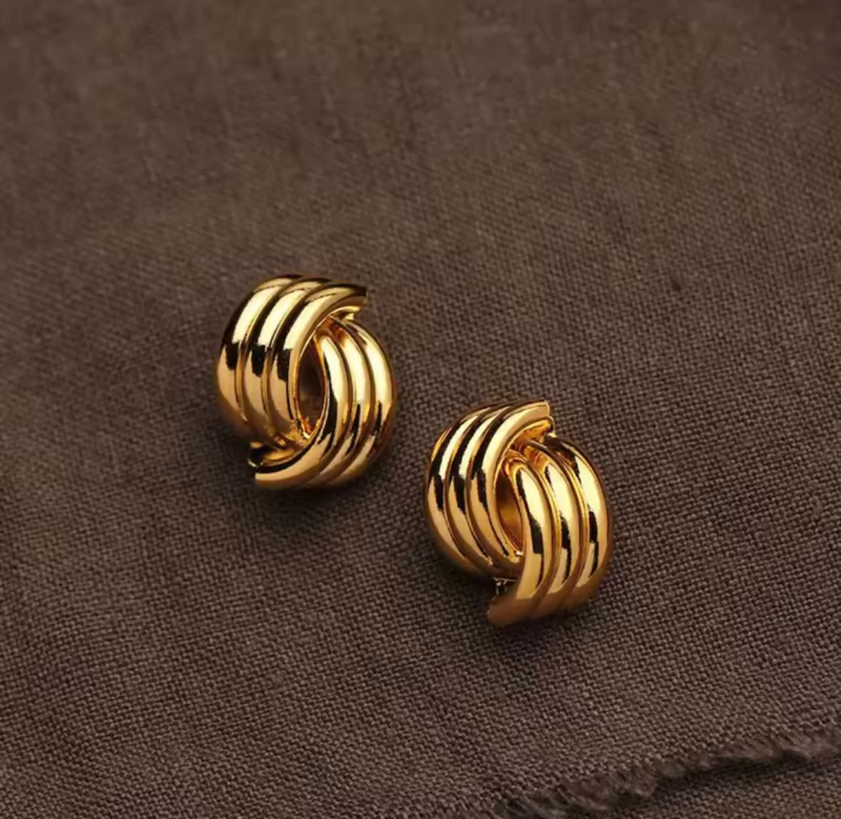 Twist Stud - Gold