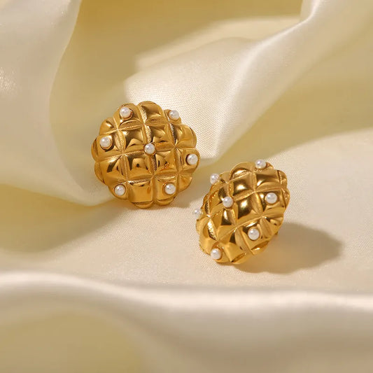 Sofia Gold Stud Earrings || Pearls