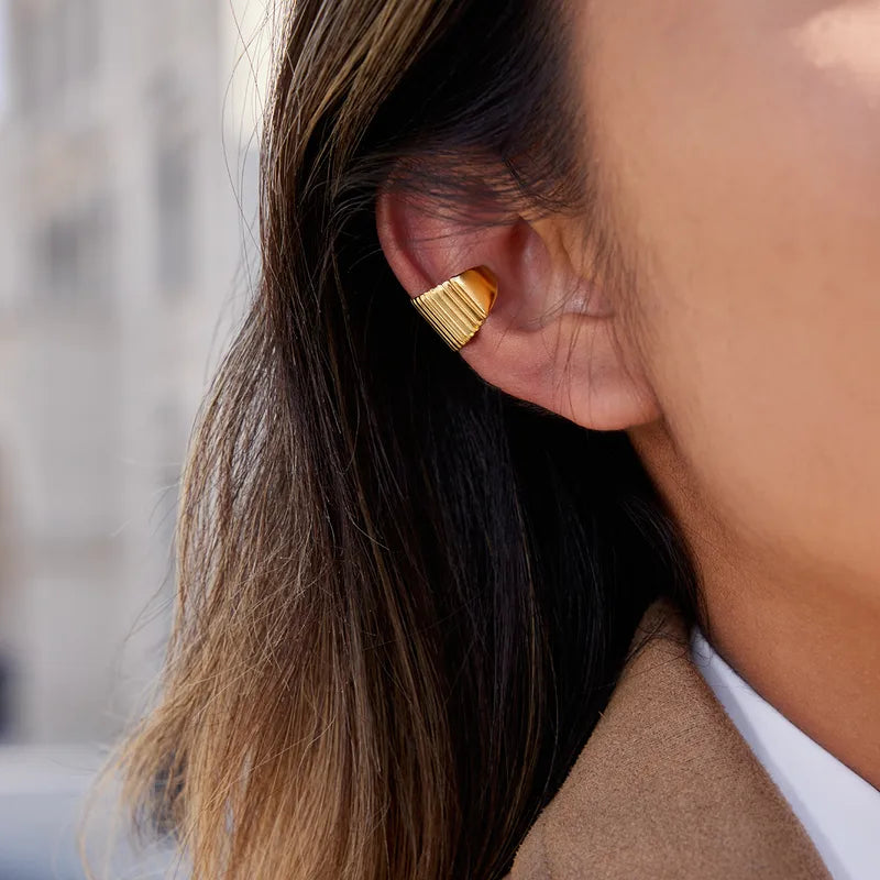 Forme Ribbed Ear Cuff